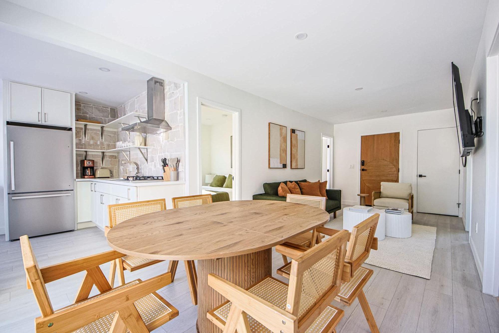 Holiday home Cozy Retreat W Pool Prime Location